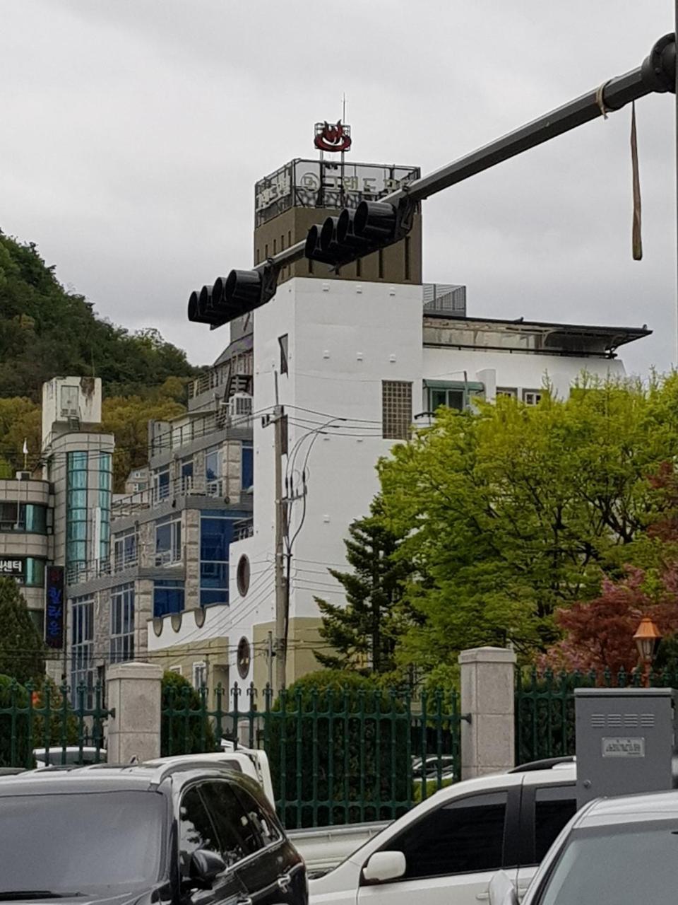 古德斯代格兰德春川汽车旅馆 外观 照片